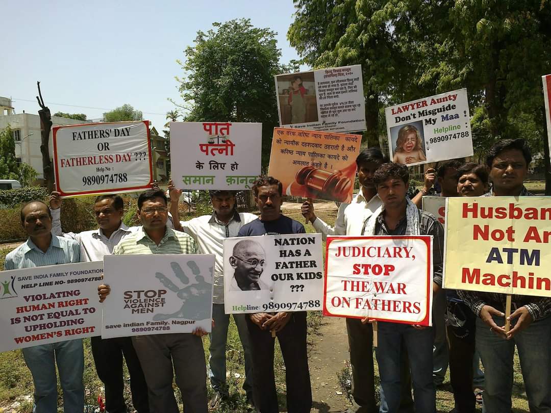 Chetan55340345's tweet photo. #FathersDay 20th June, 2021.

Is our media covering reality of "trending father's day" as a responsible fourth pillar of India.
Let's see...

@SakalMediaNews 
@SakalNashik 
@MiLOKMAT 
@LoksattaLive 
@timesofindia 
@pudharionline 
@abpmajhatv 
@ABPNews 
@ZeeNews 
@zee24taasnews https://t.co/khJygbHia2