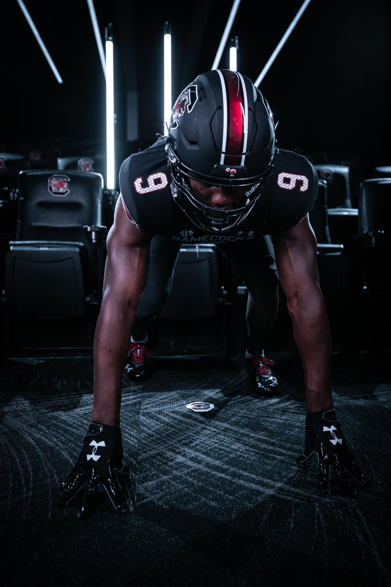 MRhames31's tweet photo. I had a great visit at @GamecockFB and great talks with @CoachMPeterson @CoachSBeamer 🤙🏾❤️ https://t.co/NaNaCArdNy