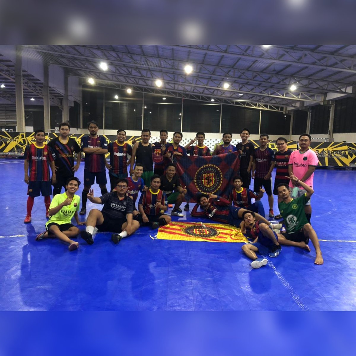 Terimakasih kepada teman-teman yang sudah meramaikan event Sparing/Fun Futsal kali ini bersama <a href="/BluesTroops_SBY/">Chelsea Suroboyo</a>
.
.
Sampai bertemu di event selanjutnya. Kalian luar biasa.
.
.
#ibcs #indobarcasurabaya