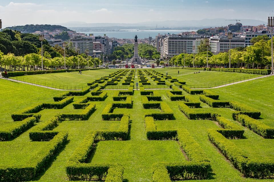 gregwolcott's tweet photo. Here's a flight deal for you... 🚨 PRICE DROP 🚨 Chicago to Lisbon, Portugal for only $290 roundtrip (Nov-Dec dates) https://t.co/F2BAs8zxfw https://t.co/wGofvxvsbu