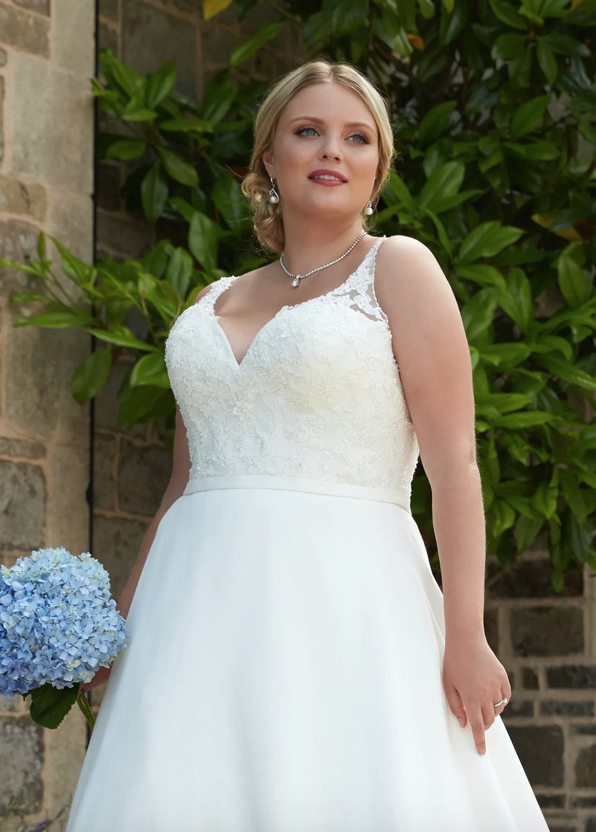 ROSANNA | This is a timeless choice for your special day, with it's flattering v neckline, gorgeous lace bodice and full satin skirt. bit.ly/38nPY6e

#silhouettebridal #celebrateyourcurves #romanticacollections