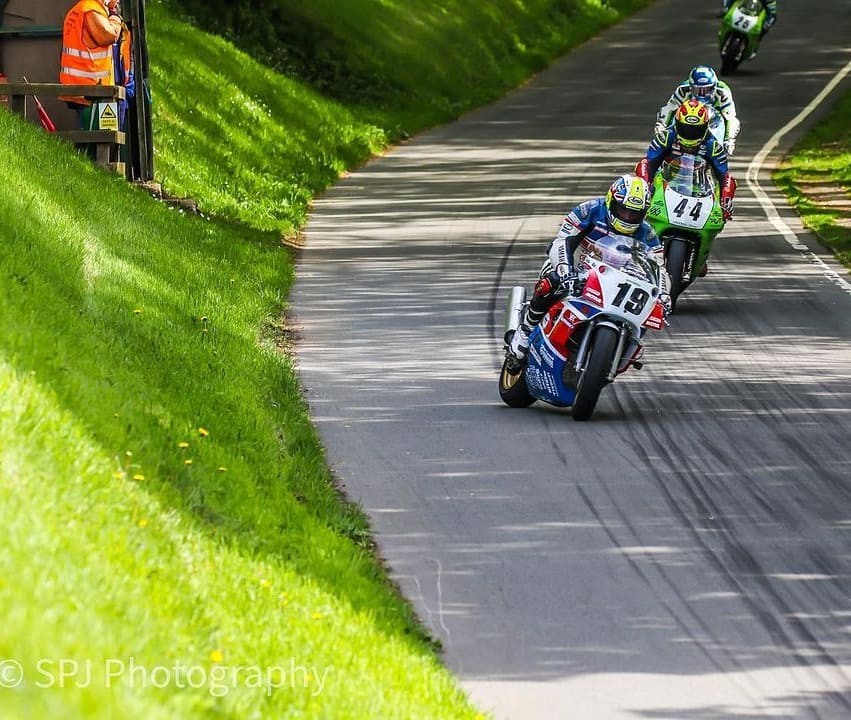 #slidesaturday with <a href="/bellracing19/">David Bell</a> on his usual mode on the #yamahaow01 at OM Spring Cup. Stunning capture by Steve Jacks @stevejacks1 ❤❤💯 #LoveRoadRaces