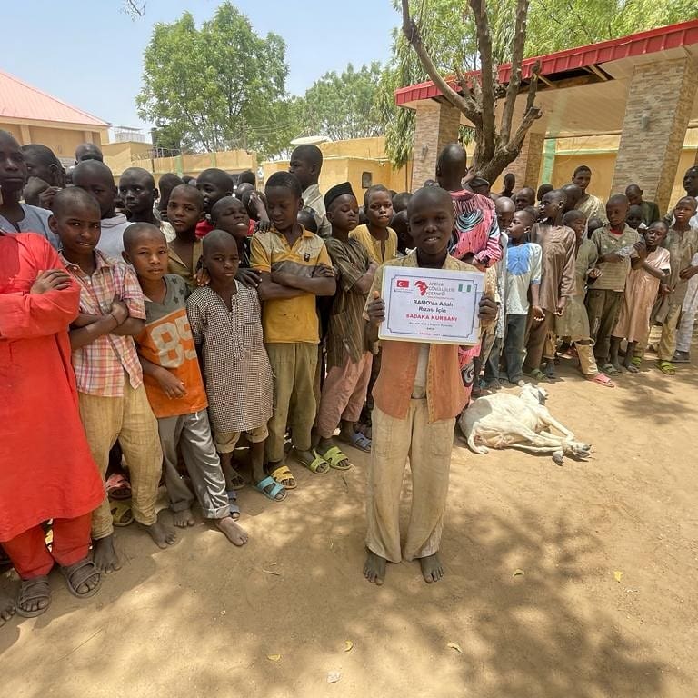 Afrika_platform's tweet photo. #Afrika #Kurban #adak
Yüzlerde tebessüme vesile olan iyilik yarışanı tüm bağışçılarımıza teşekkür ederiz. https://t.co/JyQmdRDrTt