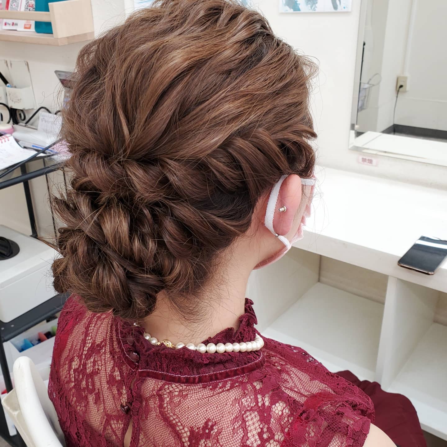 ヘアメイクみどり Youtube お呼ばれヘアセット 大人っぽくしたい時はねじりアレンジでふわふわに お客様の髪質に合わせて作ります 池袋tiara ヘアセット ヘアアレンジ ヘアスタイル お呼ばれ シニヨン まとめ髪 アップヘア ヘアメ
