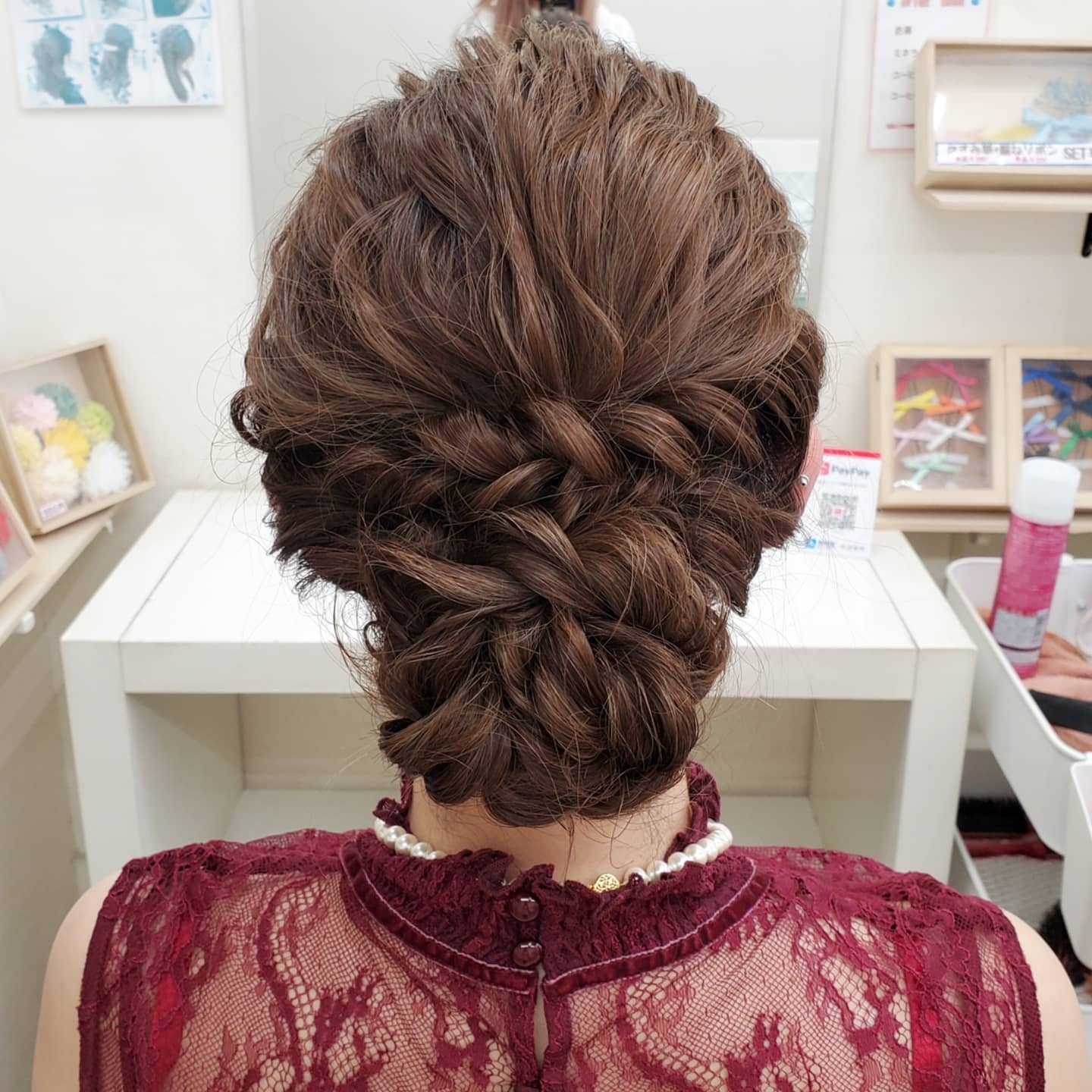 ヘアメイクみどり Youtube お呼ばれヘアセット 大人っぽくしたい時はねじりアレンジでふわふわに お客様の髪質に合わせて作ります 池袋tiara ヘアセット ヘアアレンジ ヘアスタイル お呼ばれ シニヨン まとめ髪 アップヘア ヘアメ