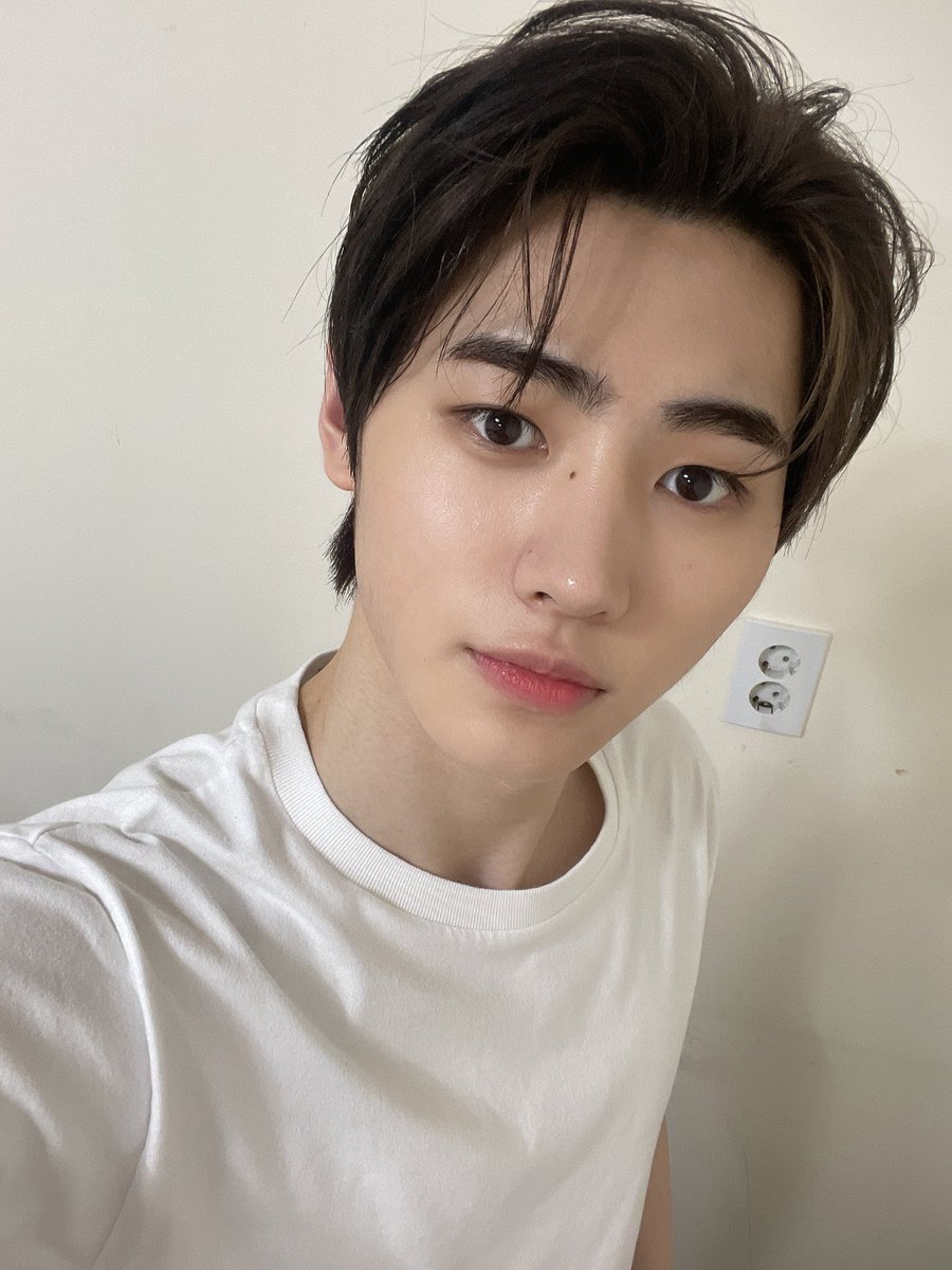 ยืนหนึ่งเรื่องความผัวในหัวใจตลอดกาล ผัวมากเท่าที่จะมากได้ ผัวตราบเท่าทุกลมหายใจ ผัวไม่บันยะบันยัง ผัวเท่าชีวี ผัวยิ่งกว่าทุกสรรพสิ่ง ผัวอย่างคาดไม่ถึง ผัวที่สุด ผัวจนแผ่นดินแผ่นฟ้าสะเทือน