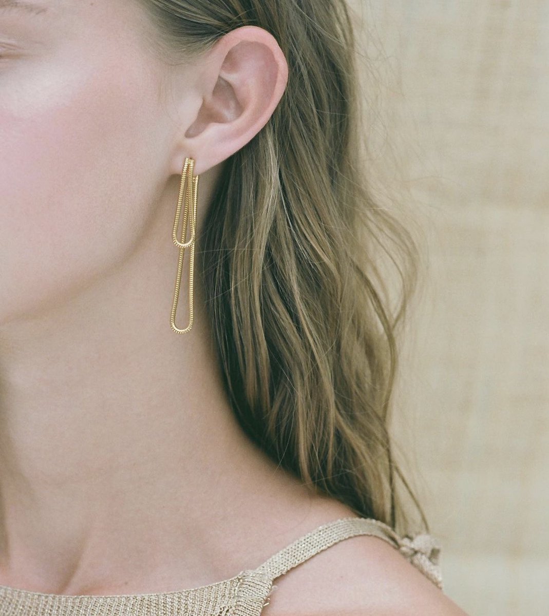 Simple yet show stopping. Shop @maggoosh online at boutique1.com •