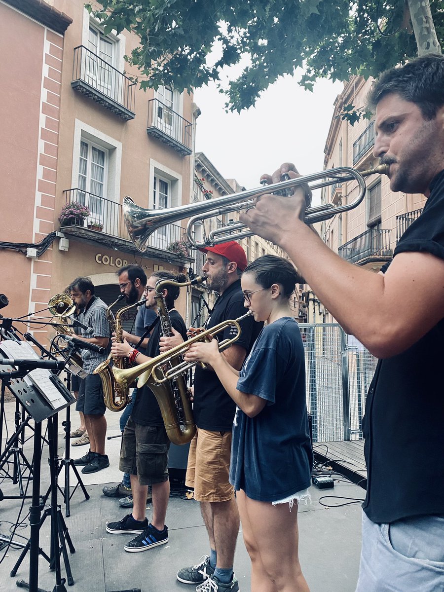 EMMMataro's tweet photo. La BRASS BAND és explosioooooooooó!
Estem apunt d’acabar #espetecfinal 💥 https://t.co/6N6LMSmpaY