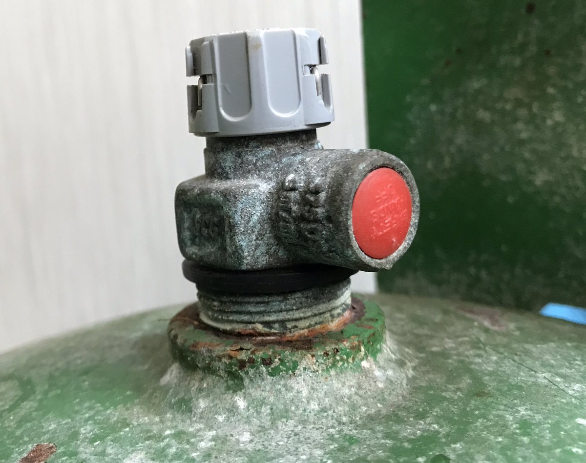 fulhangii's tweet image. Today I bought 10Kg LPG cylinder from @maldivegas the 2 bottles I received was rusted… 1st bottle was leaking so they came with second and it was too leaking then the 3rd! Don’t they have a quality assurance department? This is a national security threat with every house a bomb