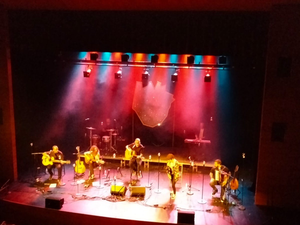 escolatv's tweet photo. A #Alacant no s'apaguen les estreles... 💫
Concert del #Fesfoc 2021 amb @xavisarria 🔥 https://t.co/TMrEv28LXF