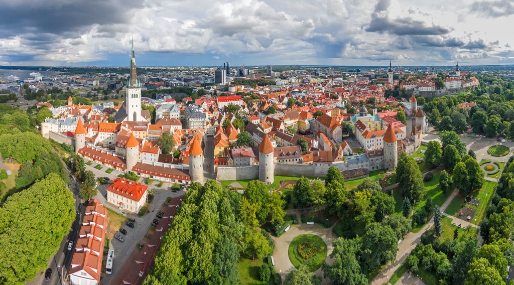 Estonia is open for US Travelers! Starting June 21:
✔️Vaccinated travelers need a proof of vaccination. No test, no quarantine.
✔️Non-vaccinated travelers need to fill out a border crossing from. No quarantine nor compelling motive.
vm.ee/en/news/update… #WelcometoEstonia