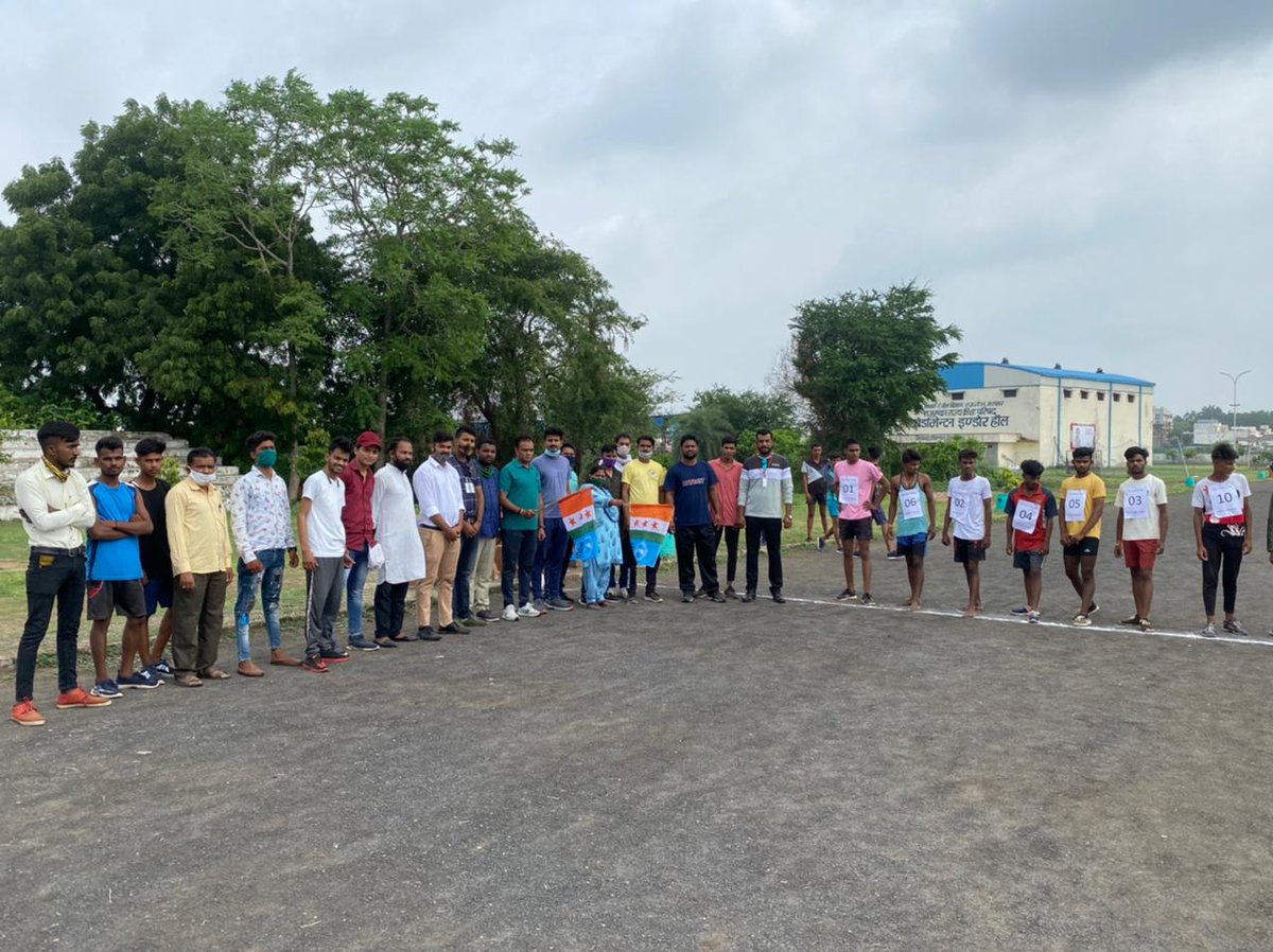 CharpotaGurmeet's tweet photo. श्री @RahulGandhi जी के जन्मदिवस पर @NSUIRajasthan  बांसवाड़ा द्वारा आयोजित #Run_For_Lungs 100, 400 और 1400 मीटर दौड़ प्रतियोगिता कराकर पुरस्कृत किया
स्वास्थ्य को लेकर युवाओं में जागरूकता को देखकर अच्छा लगा, हम आप सभी के सहयोग से #FitRajasthanHitRajasthan बनाने की ओर अग्रसर हैl https://t.co/AqAuDNlmZp