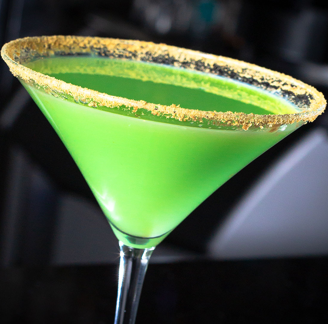 BigShotsVB's tweet photo. Tag your martini-loving bestie because its National Martini Day! 🍸💚 Can you guess which tini of ours this is? 

Drop by BigShots Golf to celebrate with one of our special martinis. 

#NationalMartiniDay #BigShotsGolf #EatDrinkGolf #ThingsToDoInVero #VeroVine #KeyLimeMartini https://t.co/o0GohCepyD