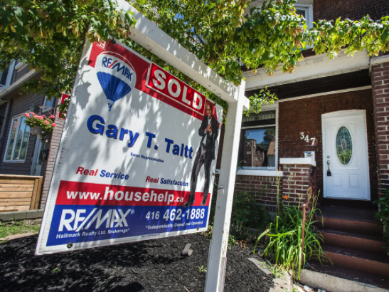 GreenFlowFIN's tweet image. The average sale price for a home in Canada has surged 38 per cent to $688,208 over the past year, according to data from the Canadian Real Estate Association.

Read more:
mvnt.us/m1224181

#housingboom #greenflowfinancial #mortgage