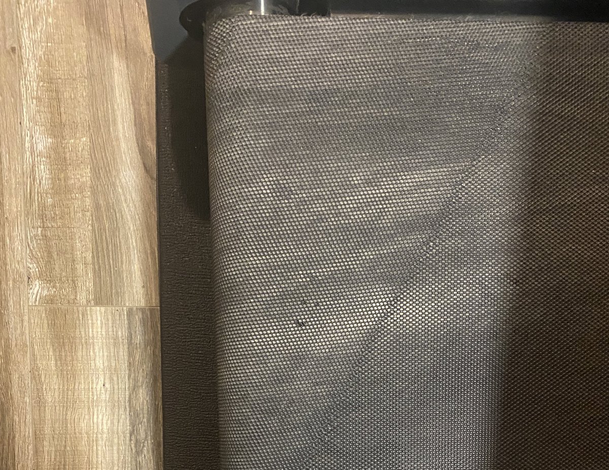 codingkeno's tweet image. get yourself a treadmill that is as proud of u as mine is of me (just look at the cute lil smile