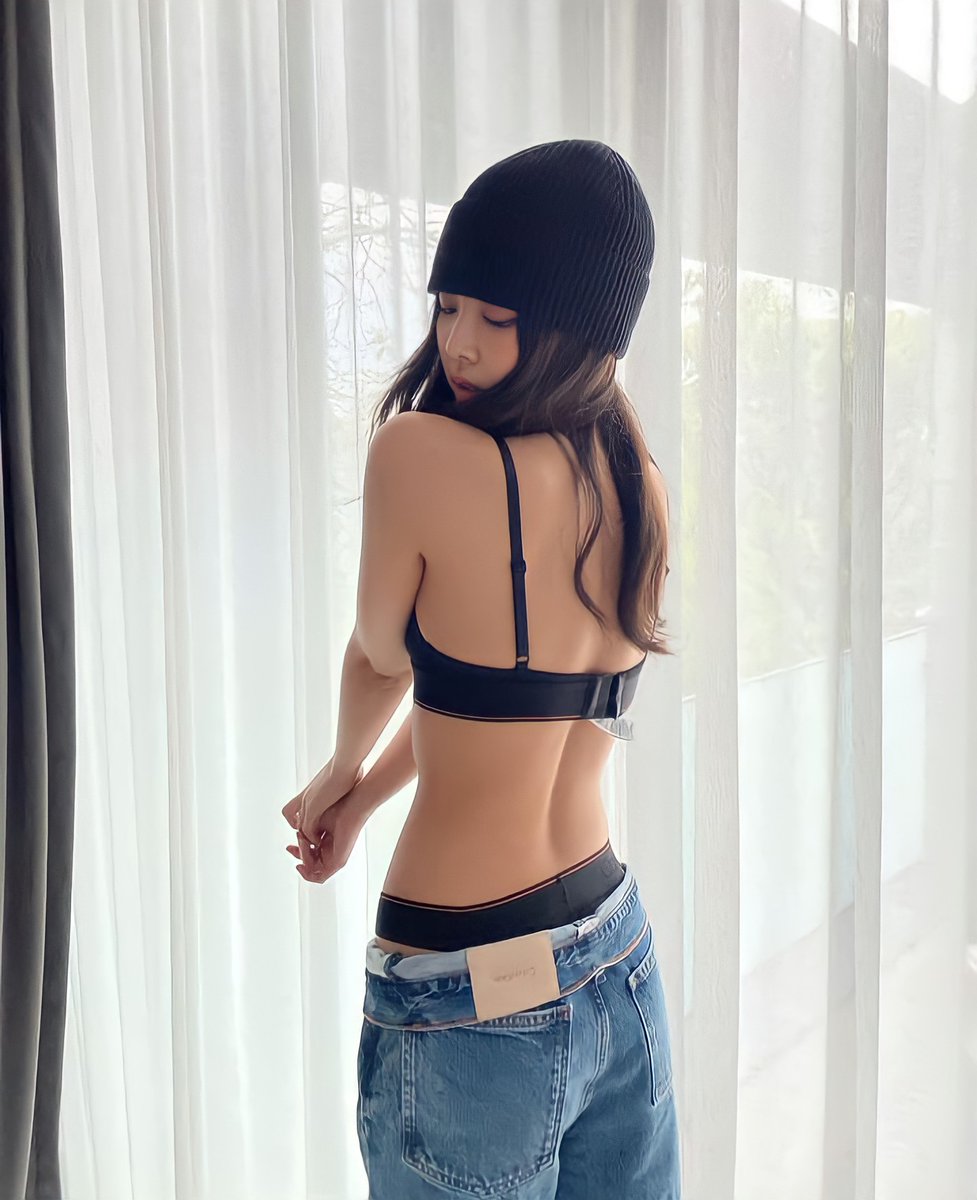 ㅤㅤ
ㅤㅤㅤ𖥸 ፡ 𝐏rɘ̄ttч 𝗴ırls d𝗼 crıꭑ𝗲s
ㅤㅤㅤ   ı'𝗺 the ❪.⅋̲.❫ reαl dα̈n𝗴er
ㅤㅤㅤ