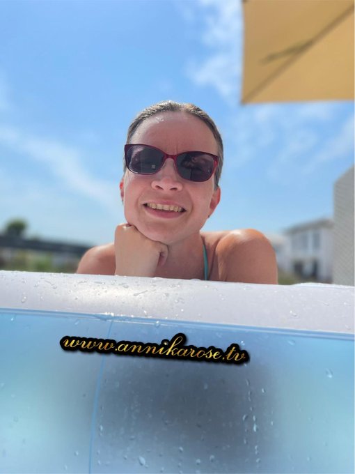 Nur so ist das Wetter noch auszuhalten! #sonne https://t.co/AhM38lKiVC<a href="/tag/sonne"class="tags">#sonne</a>