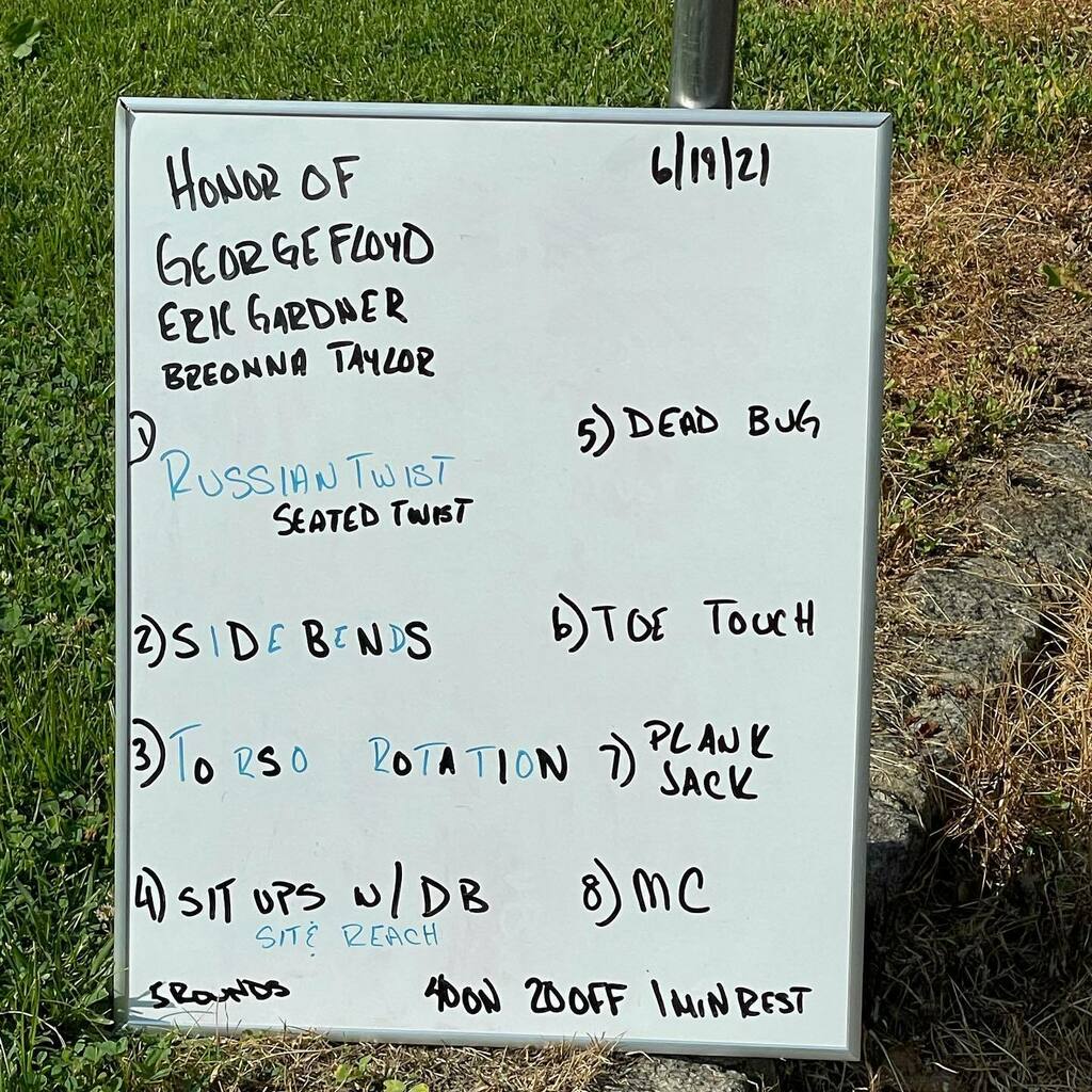 luckycharmer010's tweet image. All about core this morning before it got 🔥

#grouptraining #grouptrainingclass #grouptrainingoutdoors #idontowncopyrightstothemusic #coreworkout #summerscoming instagr.am/p/CQTn7feBPRdW…