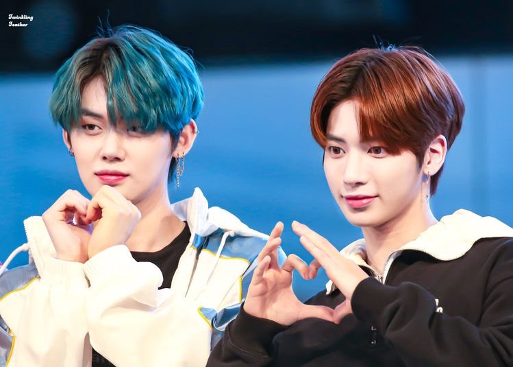 taejunhours's tweet image. pretty boys and hearts ♡