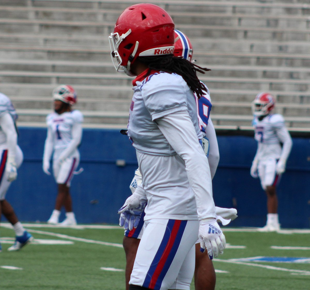 Happy Birthday to one of our newest Bulldogs, <a href="/TrueBuchanan/">Baylen Buchanan</a>! 🎂🎉🥳