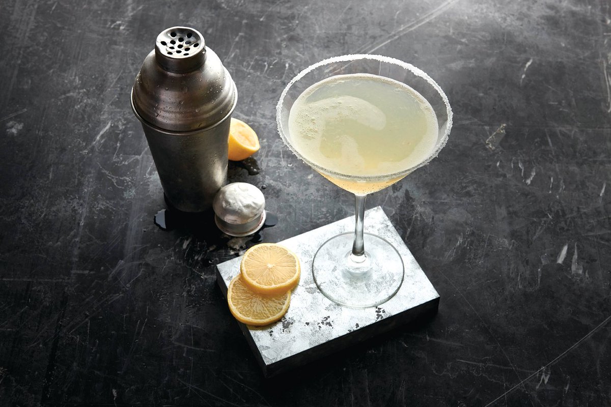 Champps's tweet image. Happy National Martini Day!🍸🎉 Enjoy yours shaken, not stirred at Champps!