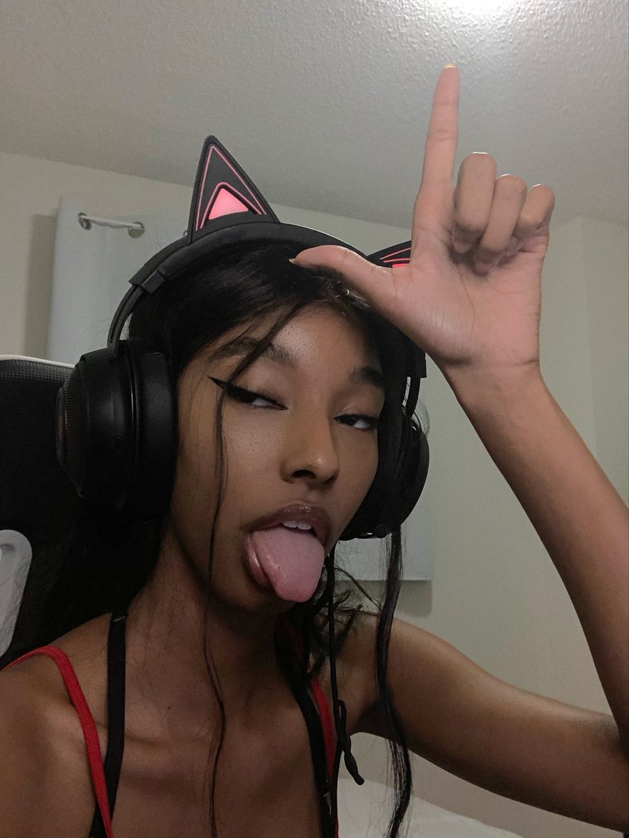 JustMaliyahh's tweet image. Happy Juneteenth besties I’m Maliyah!! I’m a Model + Minecraft &amp;amp; Valorant streamer on twitch! You should follow me for some good vibes and good times  &amp;lt;33  #blackmcyttwtjuneteenthbash #juneteenth #JuneTeenth2021
