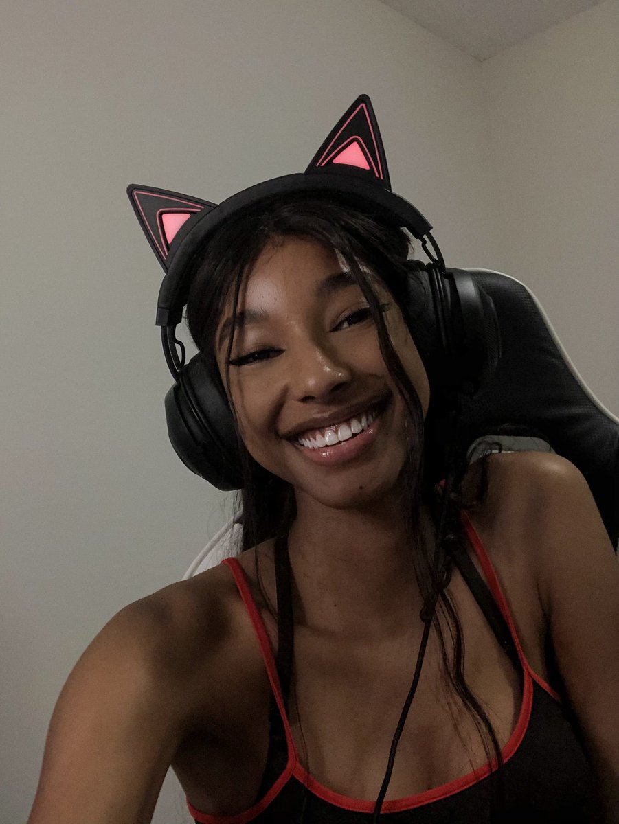 JustMaliyahh's tweet image. Happy Juneteenth besties I’m Maliyah!! I’m a Model + Minecraft &amp;amp; Valorant streamer on twitch! You should follow me for some good vibes and good times  &amp;lt;33  #blackmcyttwtjuneteenthbash #juneteenth #JuneTeenth2021