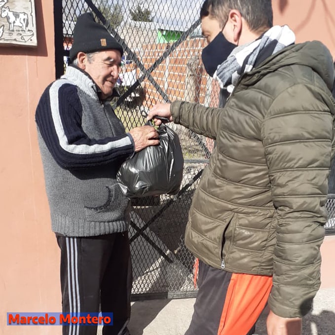 MonteroMPilar's tweet photo. Recorrimos el Barrio #Monterrey en Presidente #Derqui. Acompañamos a los vecinos con mayores necesidades y llevamos donaciones. Gracias a todos los que colaboran para ayudarnos a ayudar.

#PilarparaTodos #MejorPilar #Monterrey #Derqui #haciendoloquehayquehacer @MMonteroAr https://t.co/6FNgJQk0GD