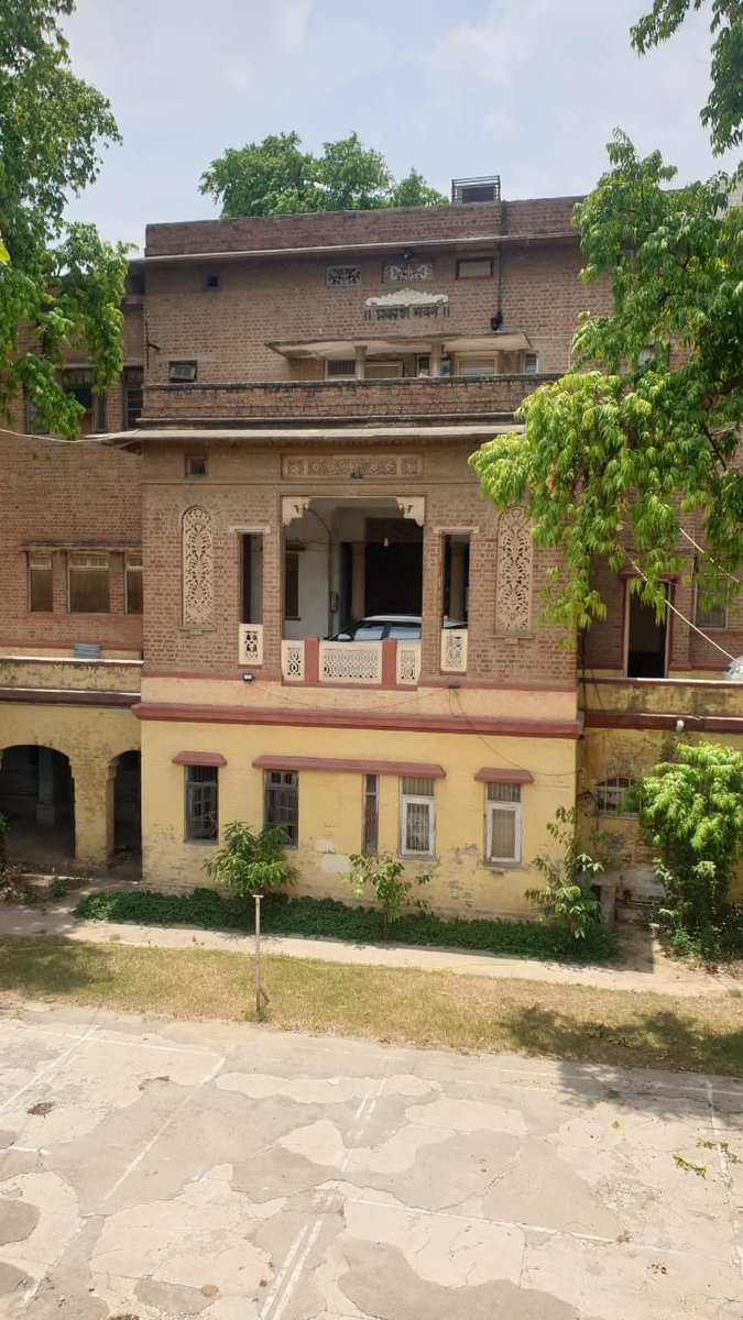 AgraAurhum's tweet photo. India's first architecture college. Anyone guess the location in agra?
It is closed a few years ago but the foundation of architecture college is from this building in India.
#exploreagraagain #agraaurhum #architectbuilding #agraheyoundthetaj https://t.co/c071PtLZhU