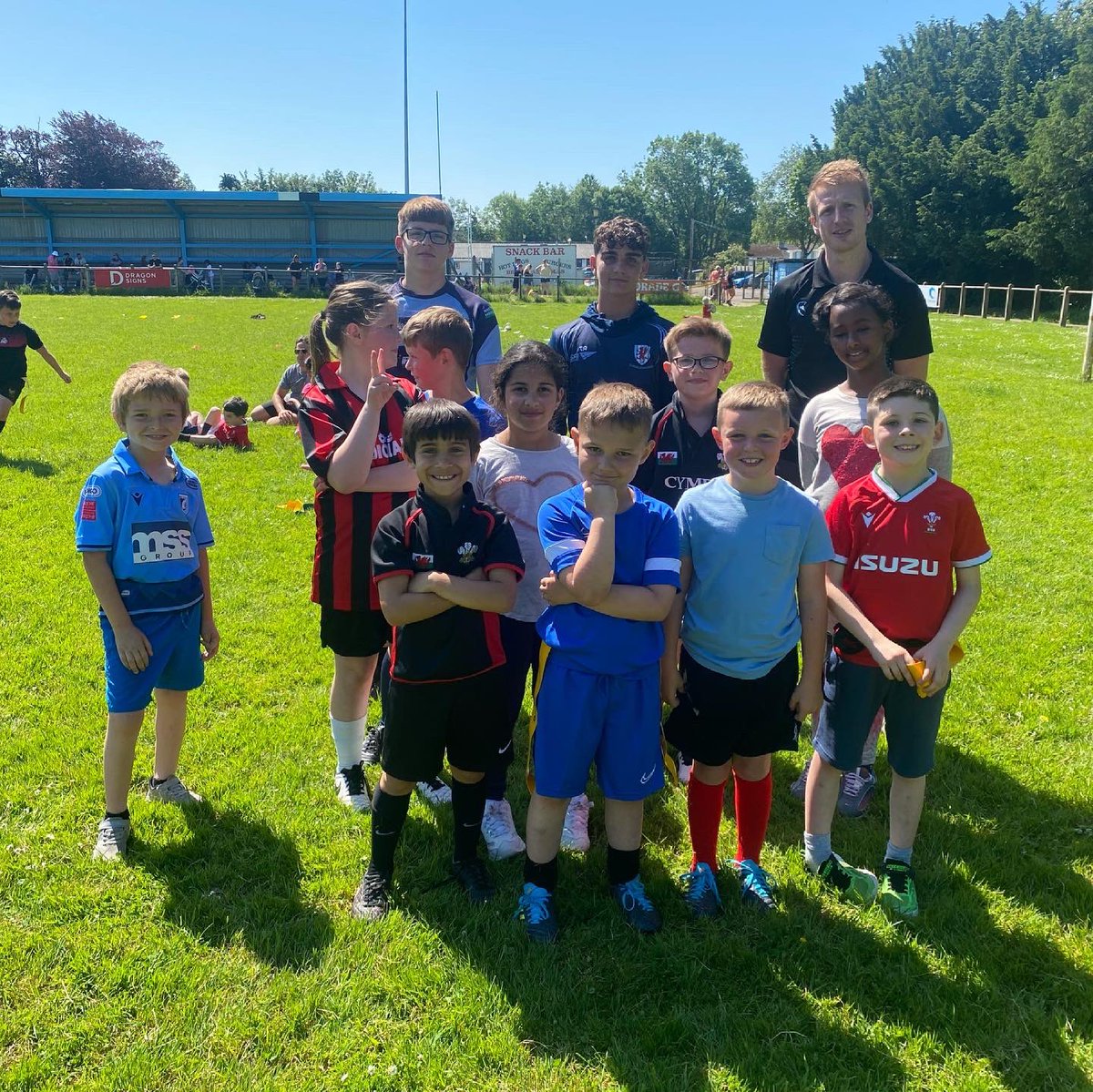 GlamWands_minis's tweet photo. Training tomorrow is at 10am with these lovely lot and of course our girls only teams too 😀. If your child is in years 1-6 or your daughter is in year 7-11 then bring them along to our FREE training sessions. Contact us for more information! https://t.co/r0wOLnSIiJ