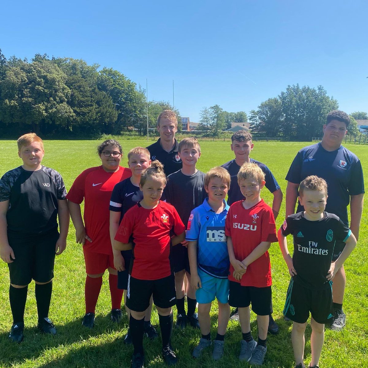 GlamWands_minis's tweet photo. Training tomorrow is at 10am with these lovely lot and of course our girls only teams too 😀. If your child is in years 1-6 or your daughter is in year 7-11 then bring them along to our FREE training sessions. Contact us for more information! https://t.co/r0wOLnSIiJ