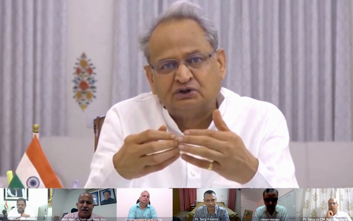 वैक्सीनेशन के लिए गांव-ढाणी तक
हो बेहतरीन प्रबंधन : मुख्यमंत्री @ashokgehlot51
#Rajasthan
https://t.co/uardptLwVQ https://t.co/i8WEP9U7DL