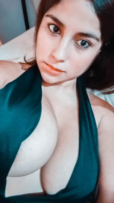1 pic. Buenos días bebés sabadito para divertirnos, suscribanse a mi onlyfans todo mi contenido y descuento
