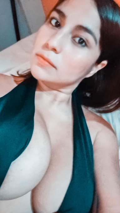 2 pic. Buenos días bebés sabadito para divertirnos, suscribanse a mi onlyfans todo mi contenido y descuento