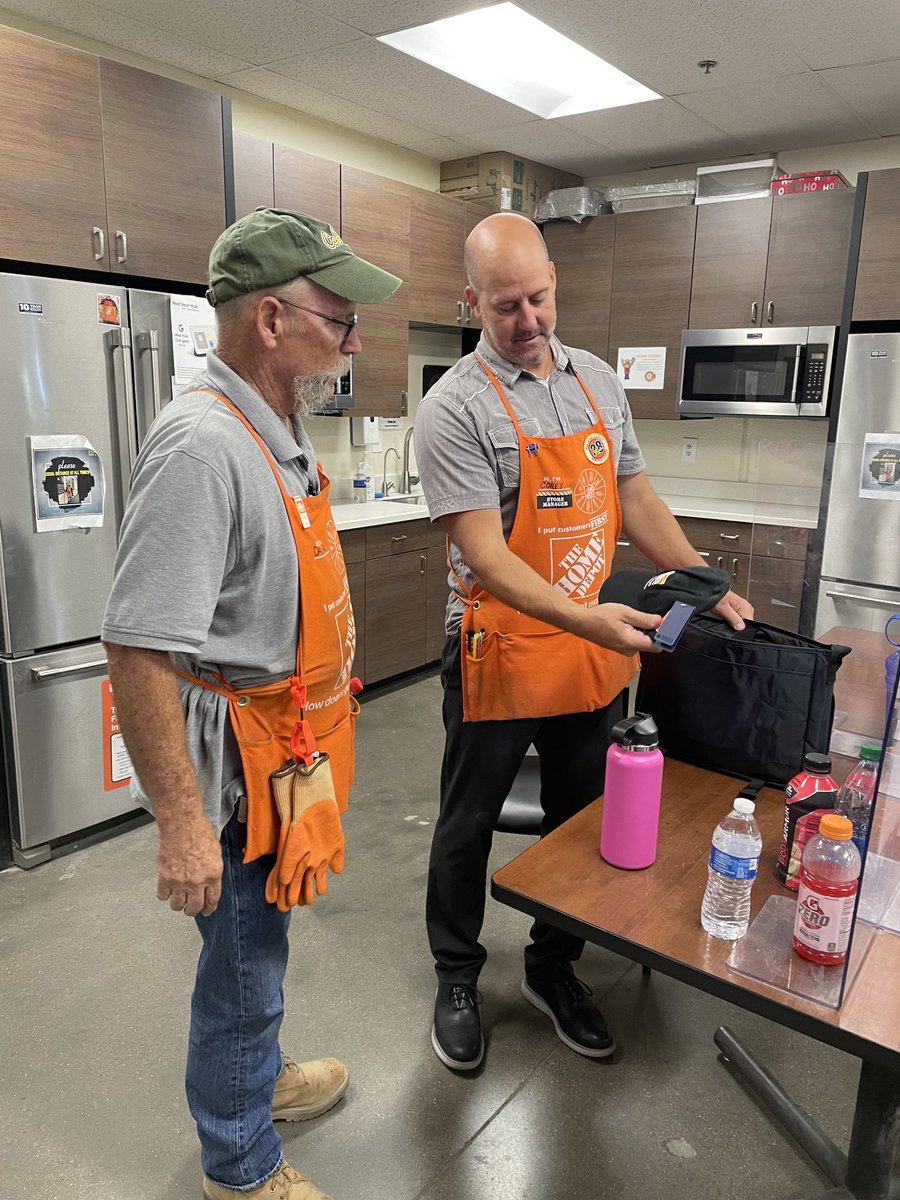 Thank you Dana for sharing your personal story of safety with the In Focus Team. Great swag bag from in Focus Atlanta. ⁦<a href="/CBoswellHD/">Corey Boswell</a>⁩ ⁦<a href="/D66Celest/">Sheldon Celestine 🇹🇹🇺🇸</a>⁩ ⁦<a href="/TheCreekHD/">THEQueenCreekHD</a>⁩ #safteyispersonal