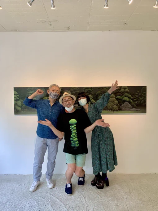 昨日おじゃました 海老原靖ちゃん(写真1枚目中央)の個展。これまでに何度も絵を見るたび本人に会うたびに「本当に本当に画家だよなぁ!」と唸ってしまう。今回も素晴らしかった!個展は今日20日まで。