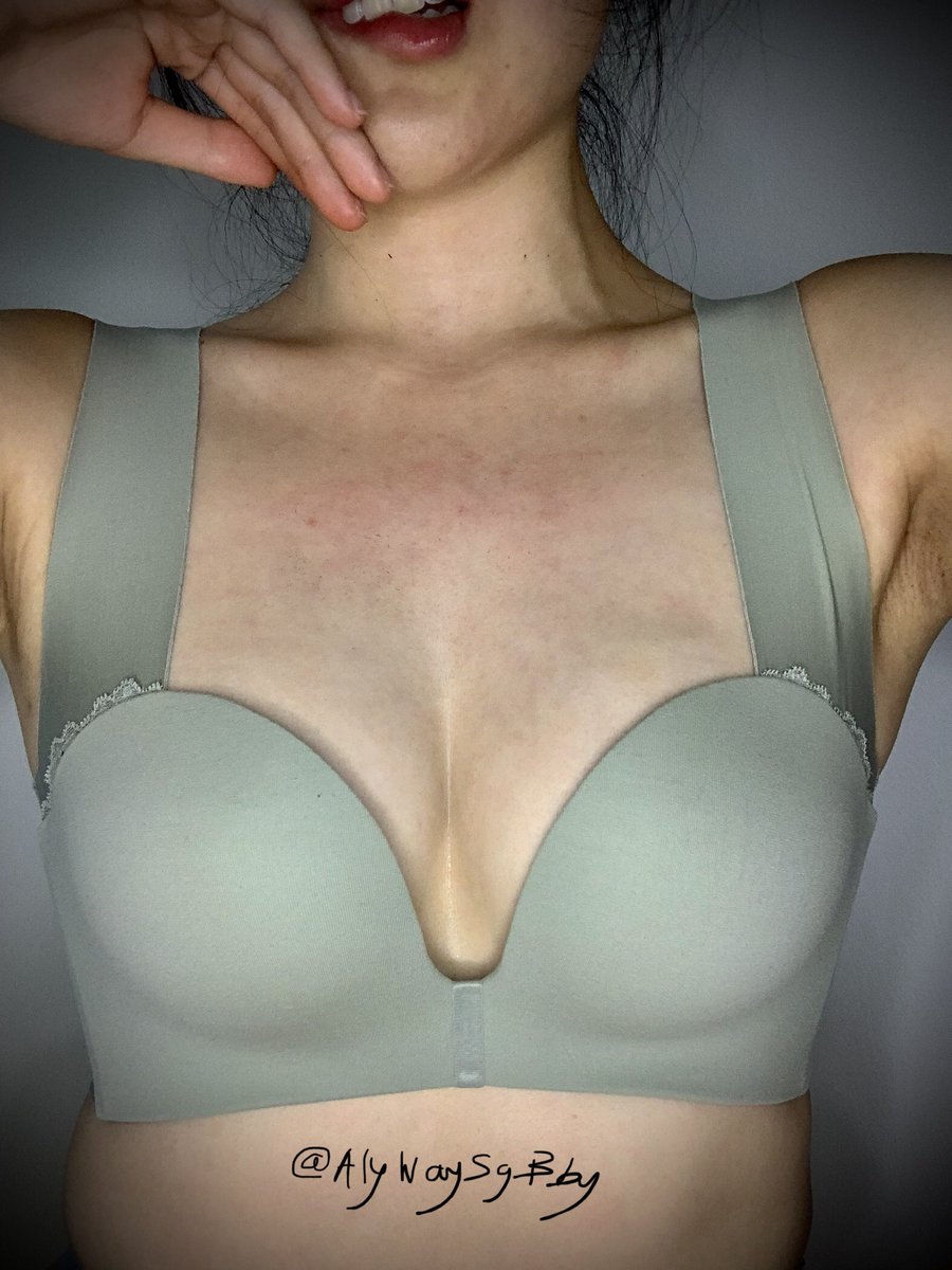 RT if you think the horny chest blush is hot 😘😘