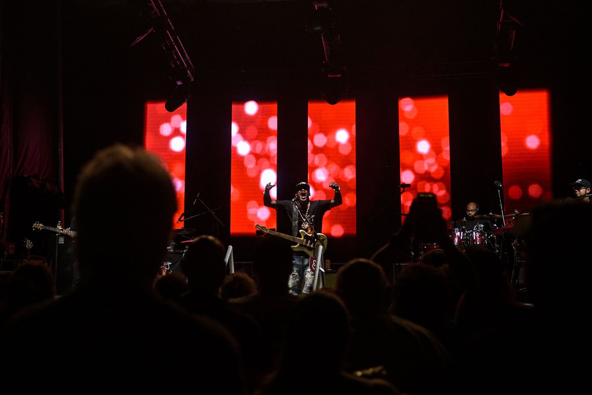 SamOwensphoto's tweet photo. The W.C. Handy Blues &amp; BBQ festival just kicked off its final day. I'll be there again tonight making pics for @courierpress/@TheGleanerNews. Check out some photos from the past few days of the free festival: https://t.co/Seq0whSu64 https://t.co/0WNn5YQoVt