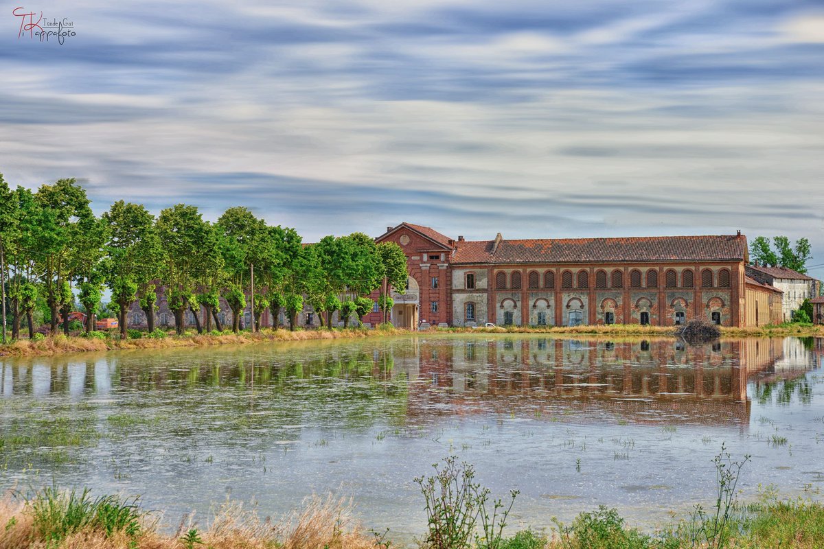 TheGoodLifeIta2's tweet photo. It's your photos Saturday! 
We take you today to the wonderful rice fields around #Vercelli, #Piemonte. 
Did you know that Vercelli is the hear of European rice production and also most Italian rice is cultivated here.
📷 Tikappafoto
#goodlifeitaly #yallersitalia #piemonteturismo https://t.co/C9Y4hrjqm1