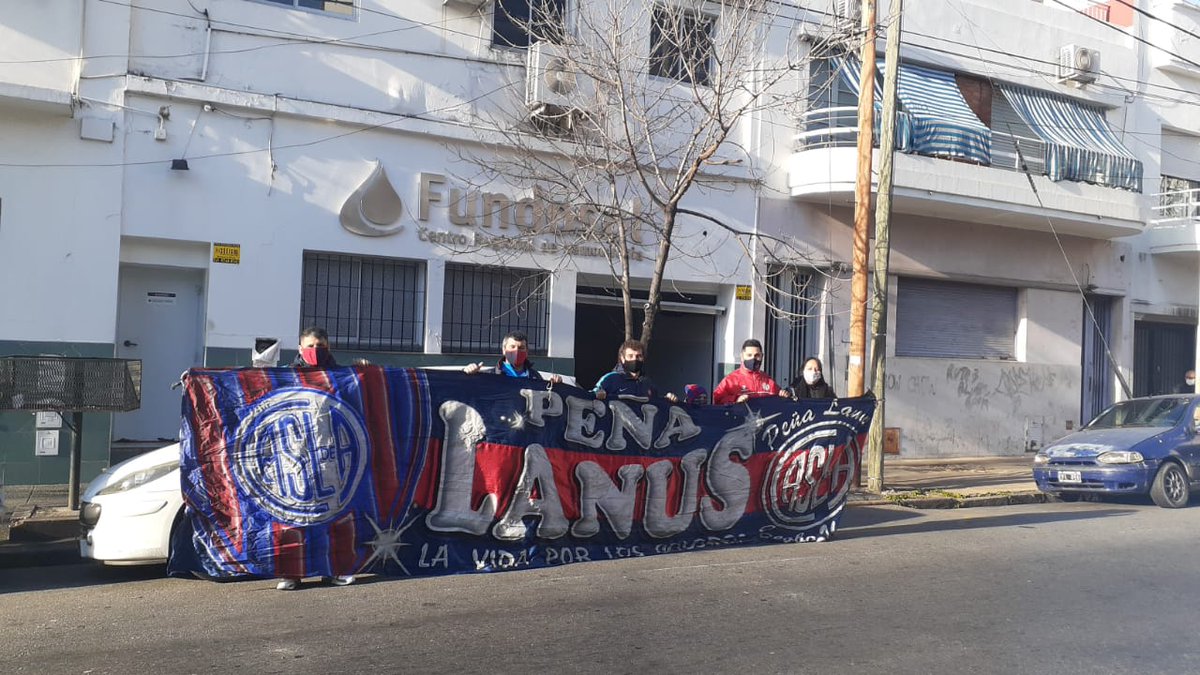PeniaCASLAlanus's tweet photo. #DonacionSangre

En el día de hoy nos acercamos al centro hemoterapico de Avellaneda Fundosol, desde hace 9 años realizamos una donación de sangre por parte de los integrantes de la peña en el mes que celebramos el día internacional de la donación de sangre. 💙❤️💙 https://t.co/Hb0CpXqACS
