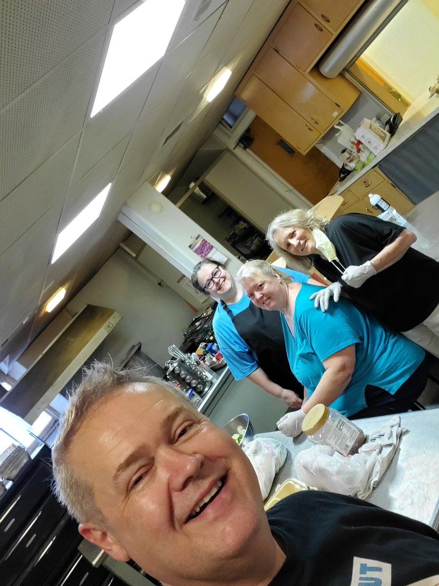 HerronClint's tweet photo. @LEAGUE_ATTKC prepared & served grilled chicken legs, corn, rolls, salad & cake. @LEAGUEatATT #TrinityUMC #LifeatATT https://t.co/TnREWH5LJB