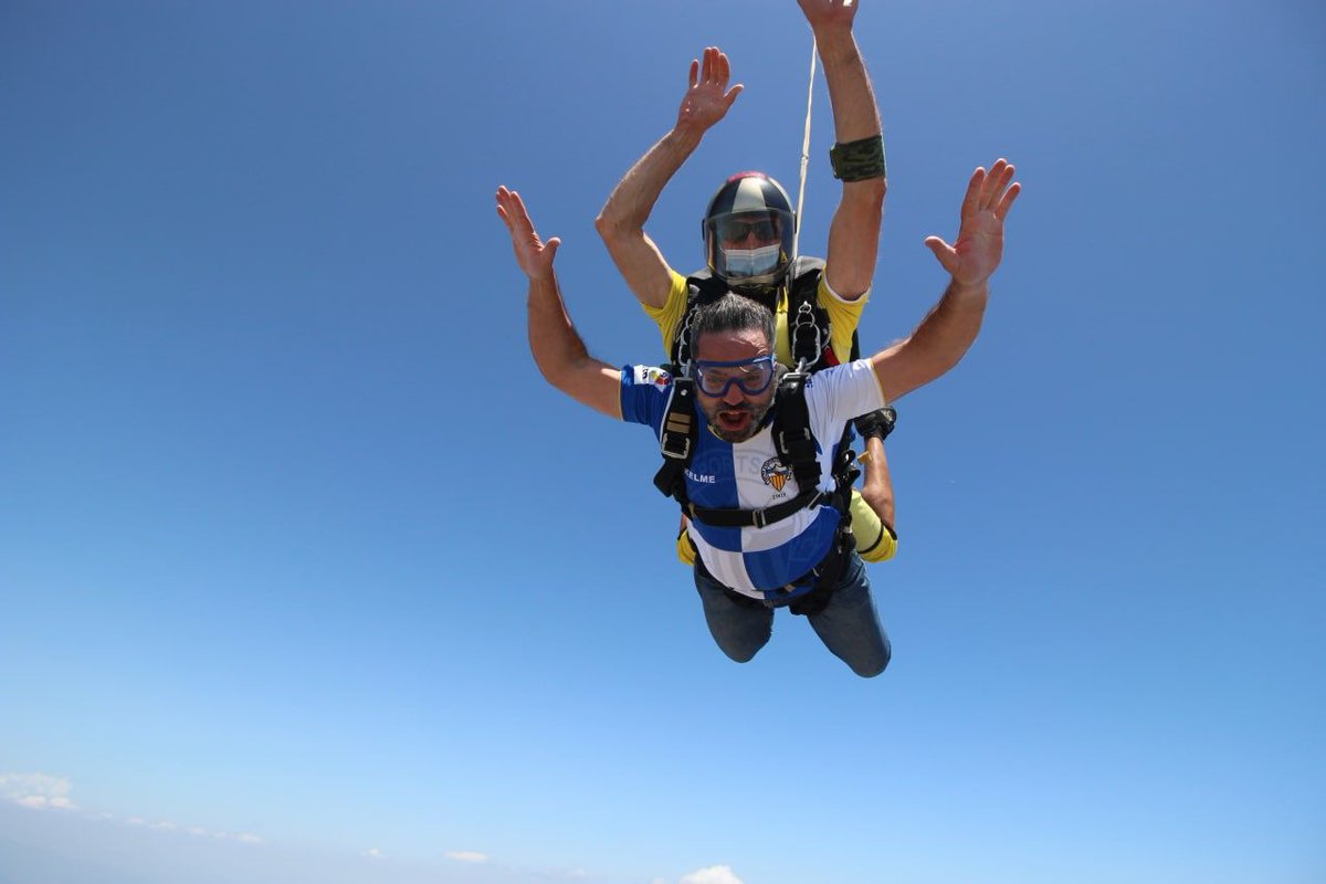 😂 VAM VOLAR! APOSTA PAGADA!

▶️ catradio.cat/endirecte