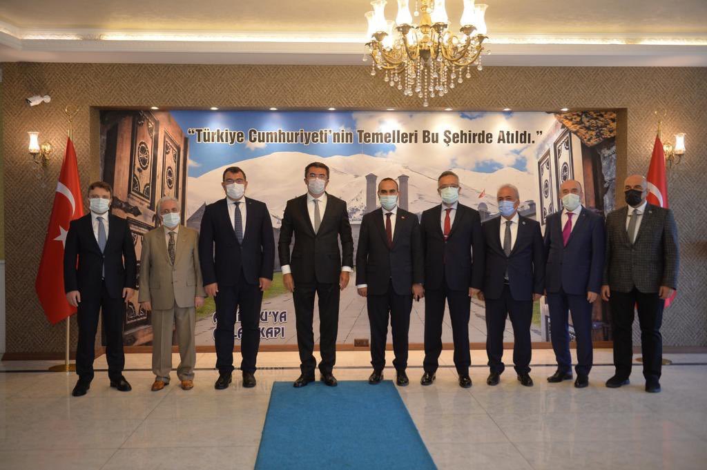mfatihkacir's tweet photo. Erzurum’da Atatürk Üniversitesi @atauni1957 #TEKNOFEST takımlarında muazzam bir motivasyon ve heyecan var.

Harika bir gençlik geliyor!

#MilliTeknolojiHamlesi🚀 https://t.co/lQyPpIMDpj