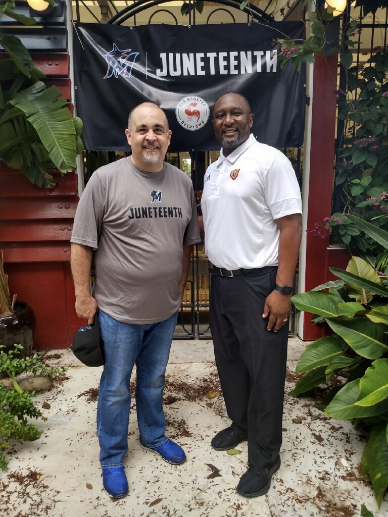 JonesFamilyFdn's tweet photo. Thank you @Marlins @MillionTreesMIA @roosterovertown for the opportunity to serve. 🌳 🪴
#Juneteenth #TREE05 https://t.co/8Du0LrBuug