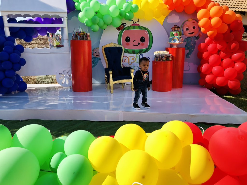 Mabird_decor's tweet photo. πππ#cocomelon #picnicparty #kiddiespicnic #pretoria #johannesburg #eventplanner #balloongarland #rainbowtheme #cocomelonparty https://t.co/ltw6PRx9nt