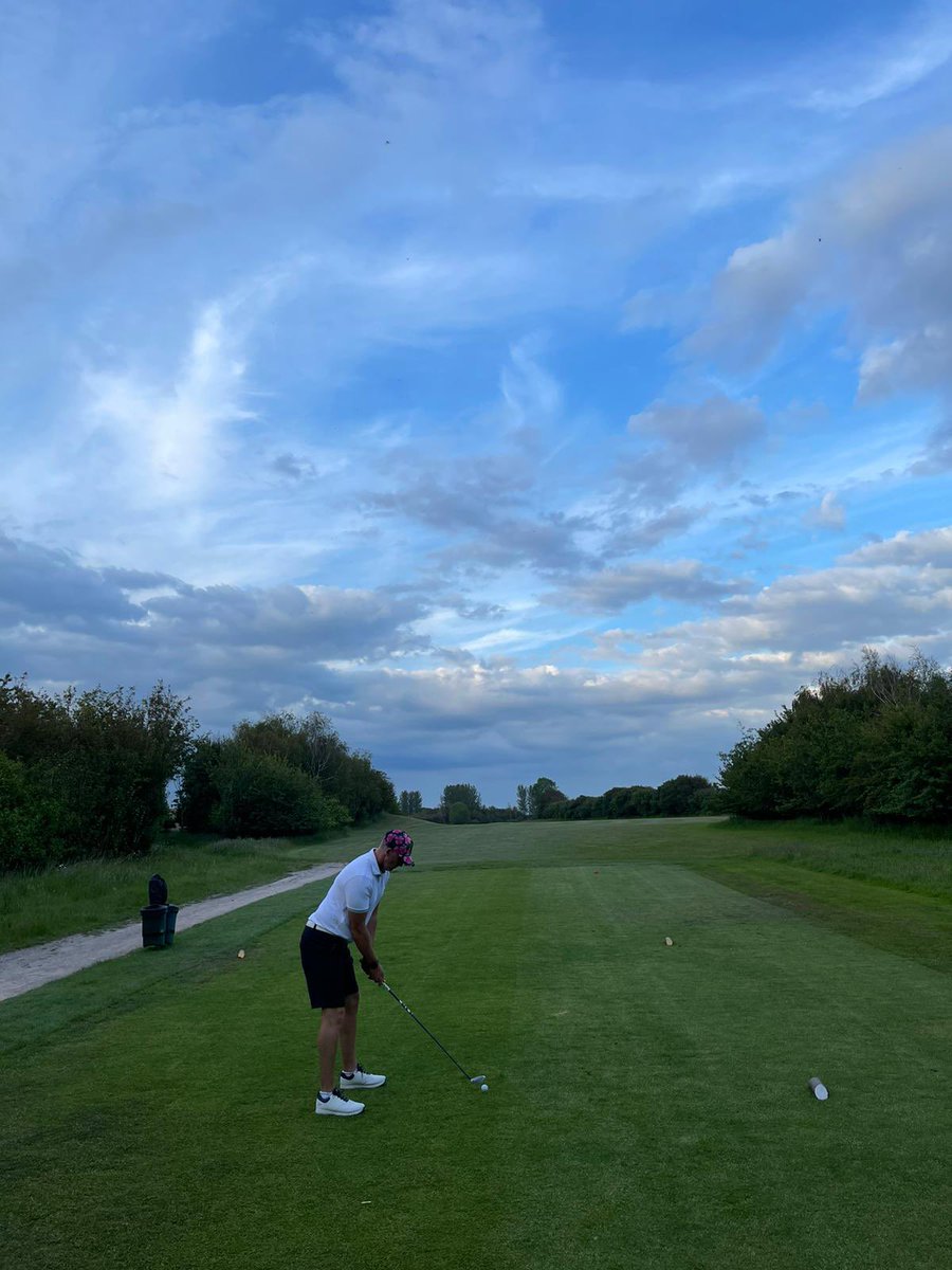 chewie_1978's tweet photo. Got say love me @banditgolfapp hat still! So good. @ChichesterGC #golf #hat #twilightzone #golfisfun #3reddots 🔴🔴🔴 https://t.co/WKRx19anjf