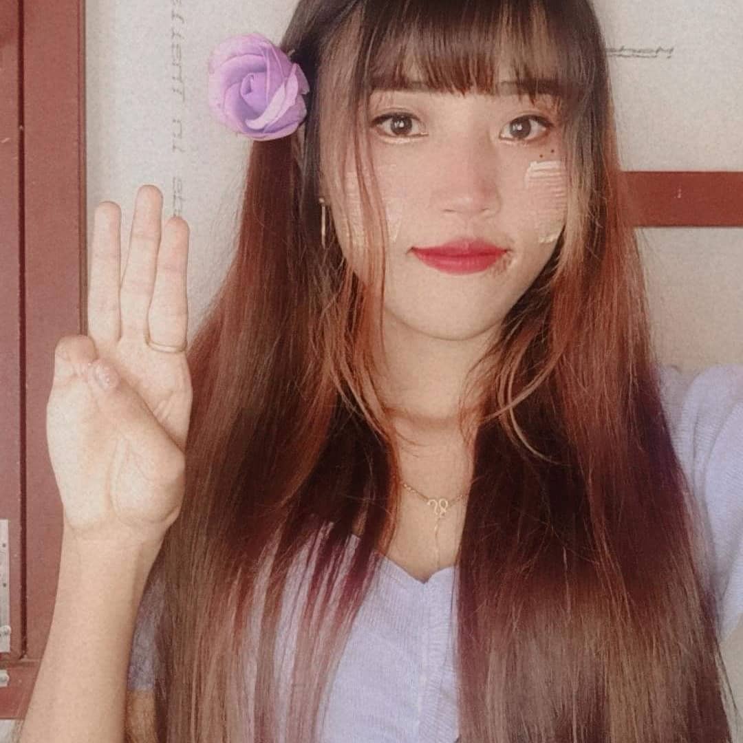 "ဗေဒါပျံအံကိုခဲ ပန်းပန်လျက်ပဲ"🌹

𝗛𝗮𝗽𝗽𝘆 𝗕𝗶𝗿𝘁𝗵𝗱𝗮𝘆 𝗢𝘂𝗿 𝗠𝗼𝘁𝗵𝗲𝗿💜

#FlowerStrike
#76thDawAungSanSuuKyiBirthday
#FreeOurLeaderDawAungSanSuuKyi
#whatshappeningnowinmyanmar
