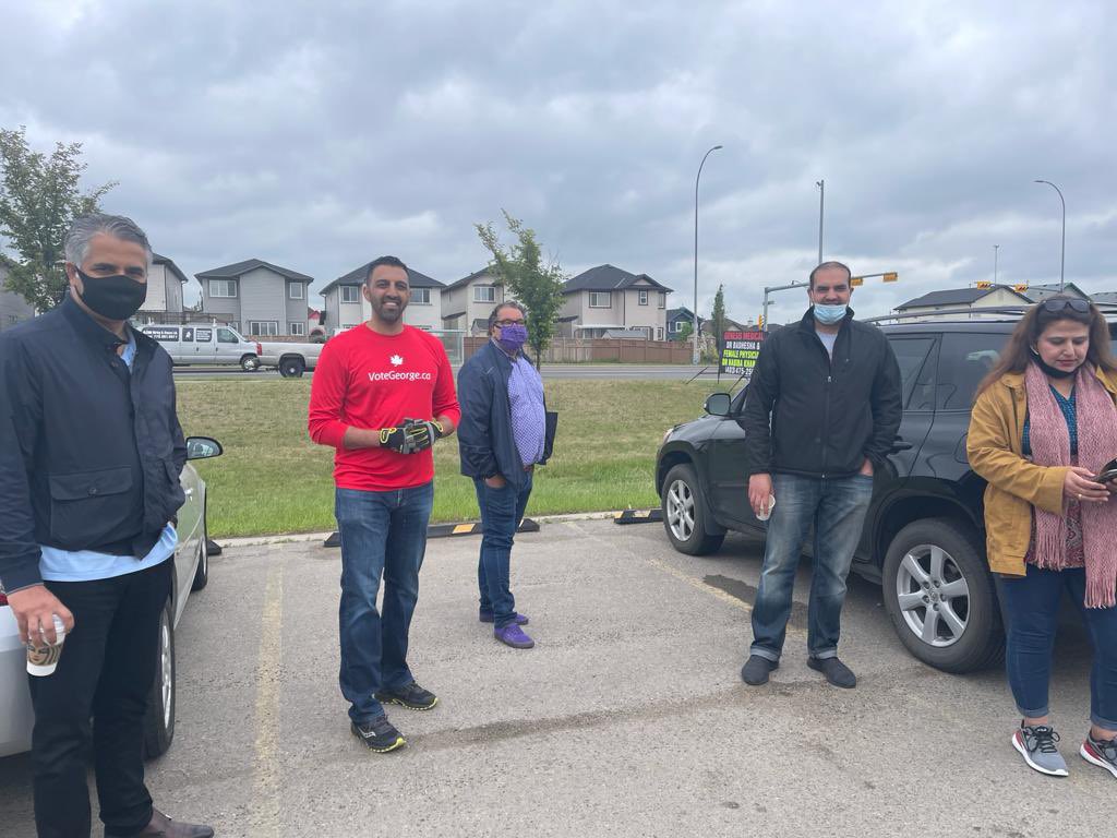 UmairAhad55's tweet photo. Khudai Khidmatgar Organization @KKO1921 Canada π¨π¦ participate in Community Cleanup. Thanks @ChahalGeorge for Organizing. @MLAIrfanSabir @nenshi @cityofcalgary #yyccleanup #yyc #yycToday #community #Calgary https://t.co/ClIkx7BCuc
