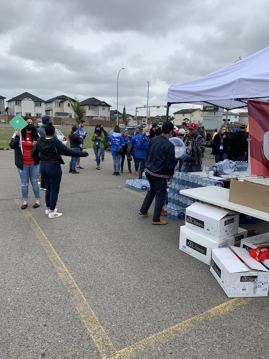 UmairAhad55's tweet photo. Khudai Khidmatgar Organization @KKO1921 Canada π¨π¦ participate in Community Cleanup. Thanks @ChahalGeorge for Organizing. @MLAIrfanSabir @nenshi @cityofcalgary #yyccleanup #yyc #yycToday #community #Calgary https://t.co/ClIkx7BCuc
