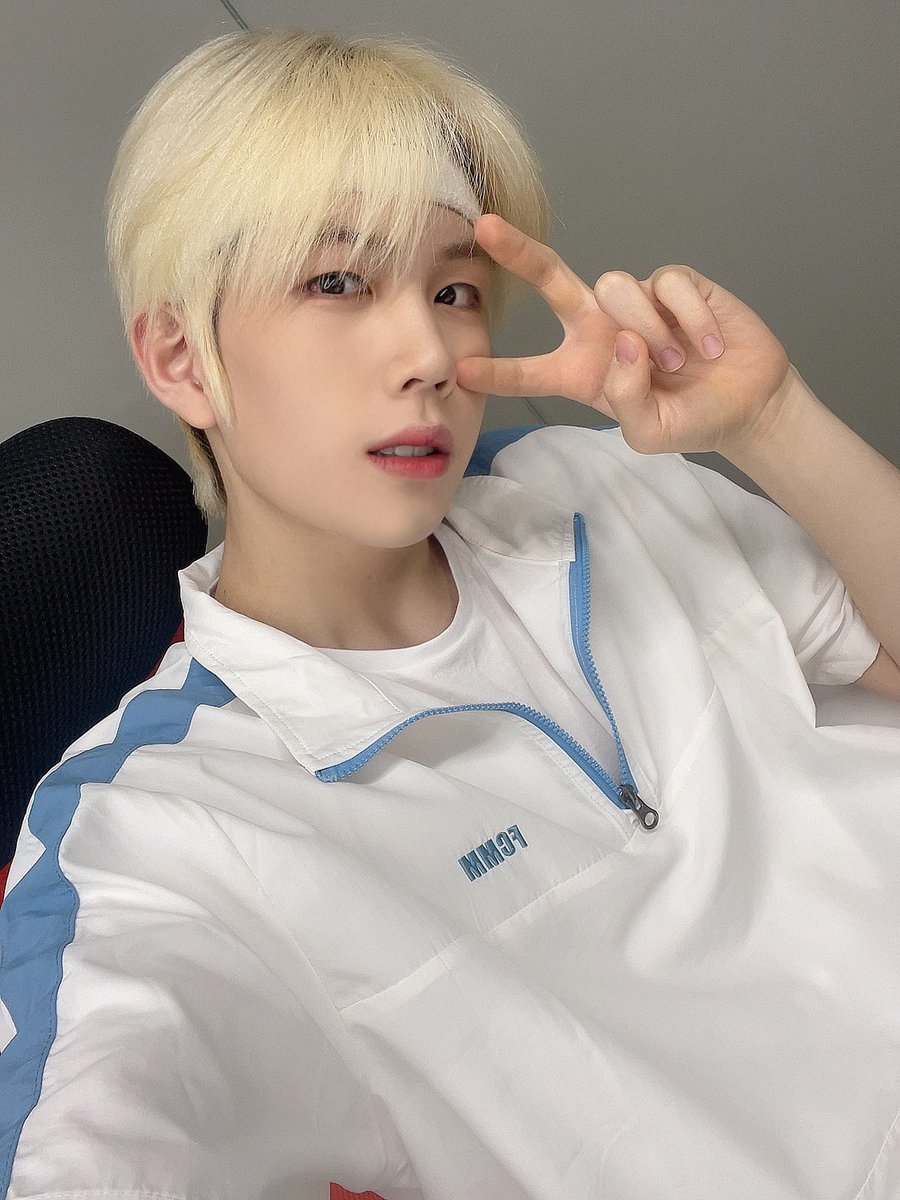 |19.06.21| Actualización de #YOUNGSEO 

[#영서 ]
Hoy fue muy divertido junto a Else 💙
Te extraño mucho .. y te amo ❤

Esp BAE173_Peru
<a href="/BAE173_official/">BAE173</a> 
#BAE173 #비에이이173